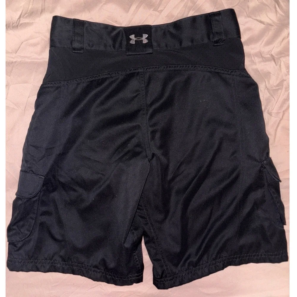 Under Armour Boys Black Athletic Cargo Shorts, Size Youth‎ Large